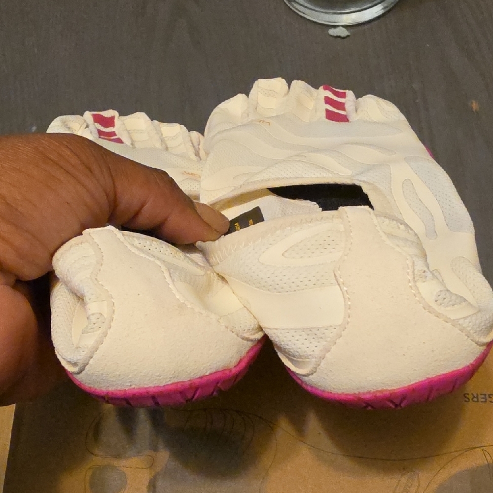 Vibram FiveFingers Women's Cream and Pink Minimalist Toe Shoes - Picture 4 of 5